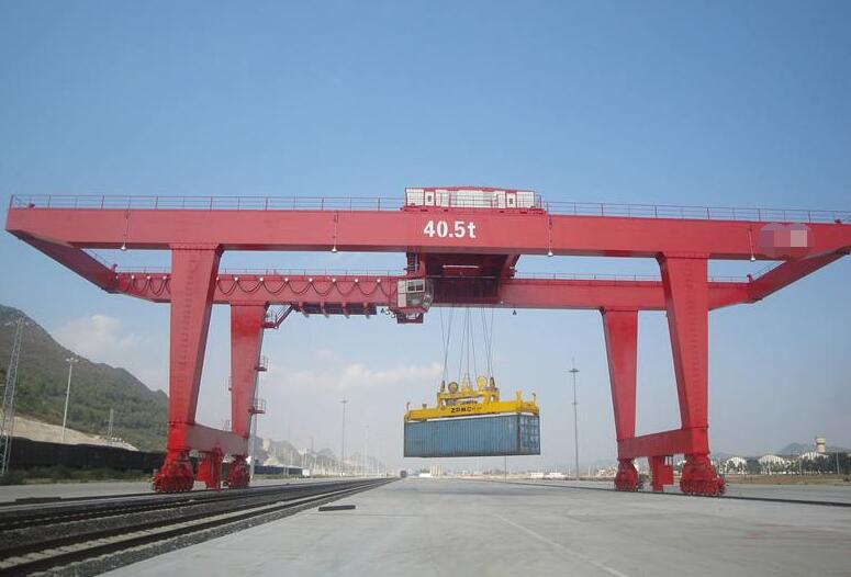 門(mén)式集裝箱起重機(jī)