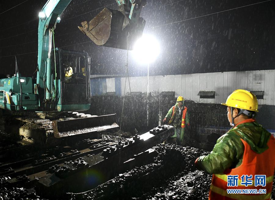 （經濟）（1）合肥：夜戰重點工程