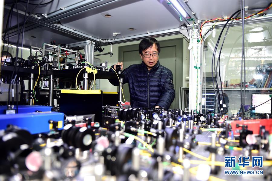 (在習近平新時代中國特色社會主義思想指引下——新時代新作為新篇章·習近平總書記關切事·圖文互動)(2)探“微觀世界” 抓“關鍵變量”——我國科學家與量子“糾纏”的故事