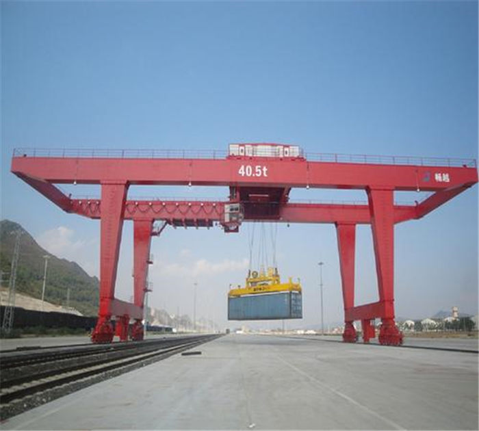 天津起重機(jī)-港口軌道式起重機(jī)